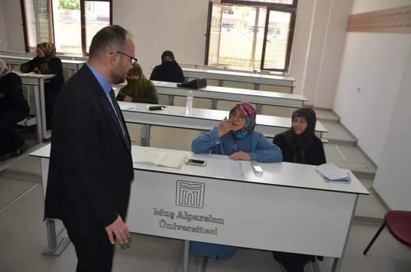 musta-universitede-kadinlar-okuma-yazma-ogrenmenin-heyecanini-yasiyor-1784639855453.jpg