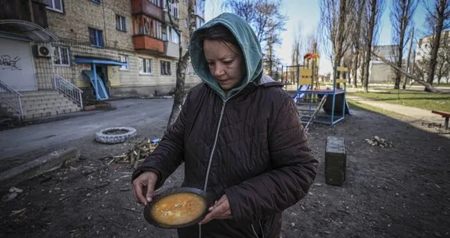 Rusya Ukrayna savaşı 53. gününde! Küllerin ortasında yaşam savaşı: Her gün cesetler çıkarılıyor