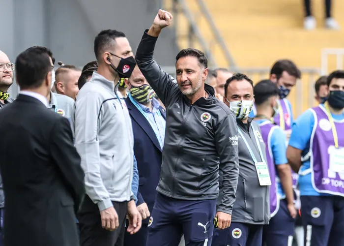 fenerbahcede-vitor-pereiradan-ayni-tarife-1634708599006.jpg