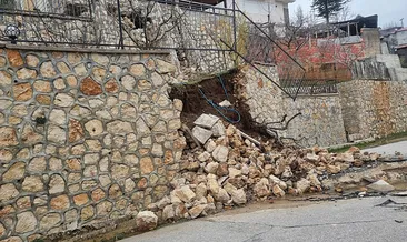 Mersin'de heyelan: Bazı evler zarar gördü, ölen ya da yaralanan olmadı #mersin