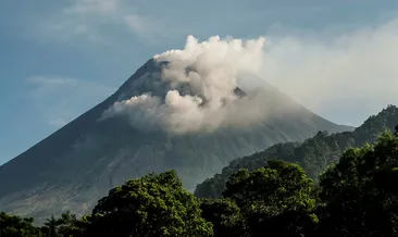 Endonezya’da Merapi Yanardağı’nda patlama