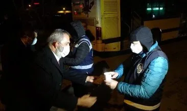 Yavuz Bingöl, kısıtlamada denetim yapan polislere çorba dağıttı