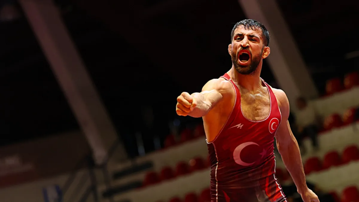 Milli güreşçi Murat Fırat, Avrupa ikincisi oldu