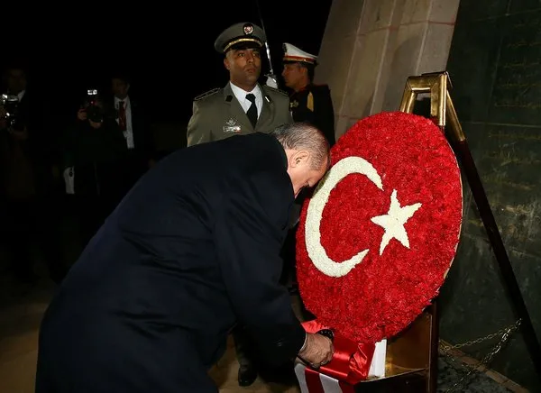 Cumhurbaşkanı Erdoğan Tunus'ta Şehitler Anıtına çelenk bıraktı