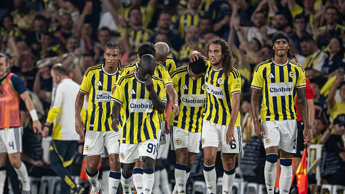 Fenerbahçe, Devler Ligi'nde Zorlu Rövanş İçin Sahada