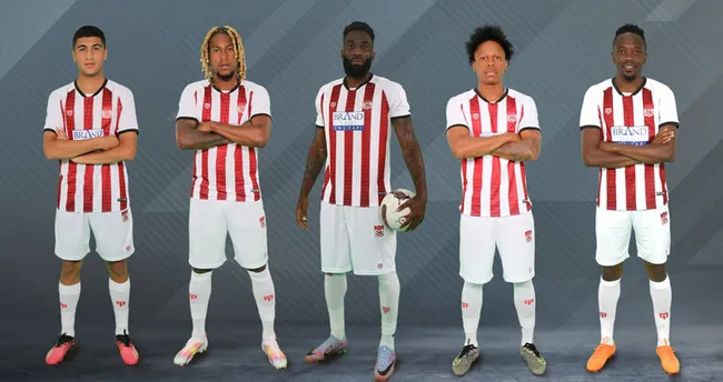 Sivasspor’dan 5 futbolcu, ülkelerinin milli takımlarına davet edildi Sivasspor’dan 5 futbolcu, ülkelerinin milli takımlarına davet edildi