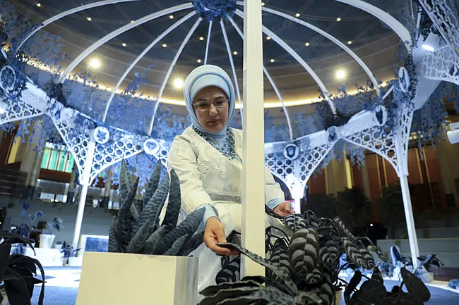 emine-erdogan-bahcedeki-sirlar-sergisinin-acilisini-gerceklestirdi-1753807807137.jpeg Emine Erdoğan,