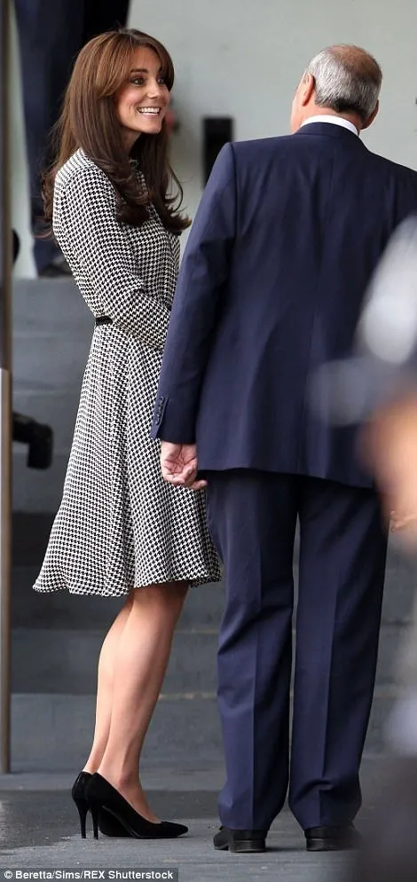 Kate Middleton Ralph Lauren elbisesiyle göz kamaştırdı