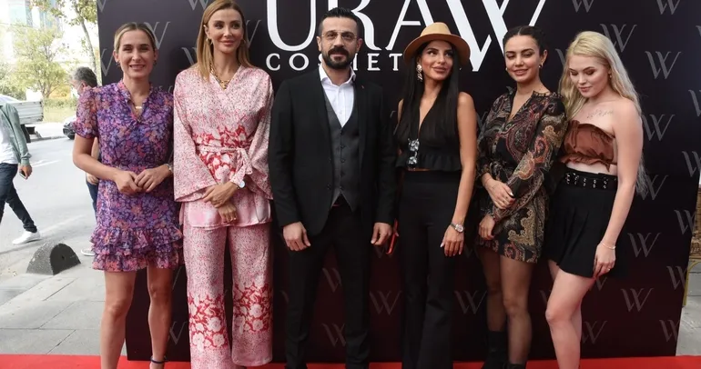 Manken Özge Ulusoy’dan yeni anlaşma!