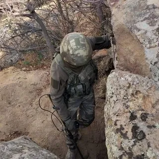 Van’da terör operasyonu! El yapımı patlayıcı ve silah ele geçirildi