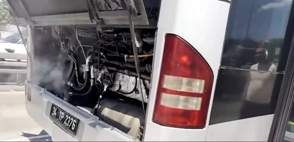 bayram-oncesi-metrobus-yangini-korkuttu-1779729778292.jpg