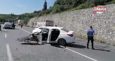 Tırla kafa kafaya çarpışan otomobil paramparça oldu | Video