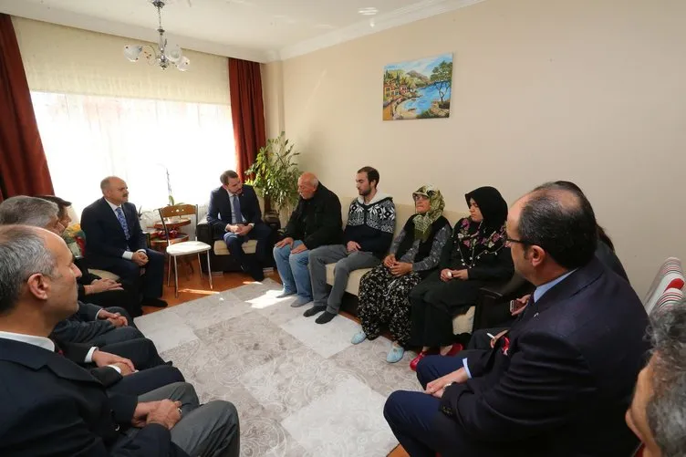 Enerji ve Tabii Kaynaklar Bakanı Albayrak’tan şehit ailesine taziye ziyareti