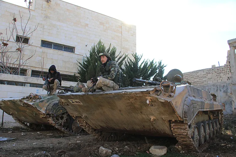 Muhalif güçlerin ilerleyişi sürüyor! Tel Rıfat tamam sıra Münbiç’te