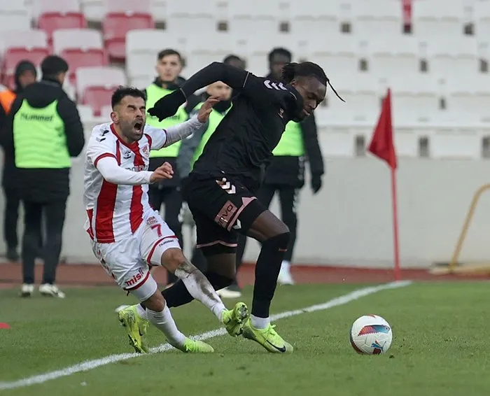 sivasspor-samsunspor-macinda-gol-sesi-cikmadi-1734801382406.jpeg