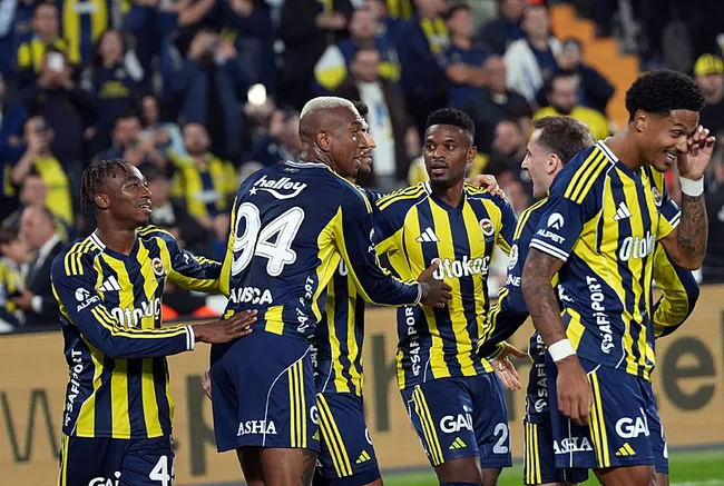 canli-fenerbahce-caykur-rizespor-deplasmaninda-tedesconun-11-tercihi-belli-oldu-1763910934108.jpg