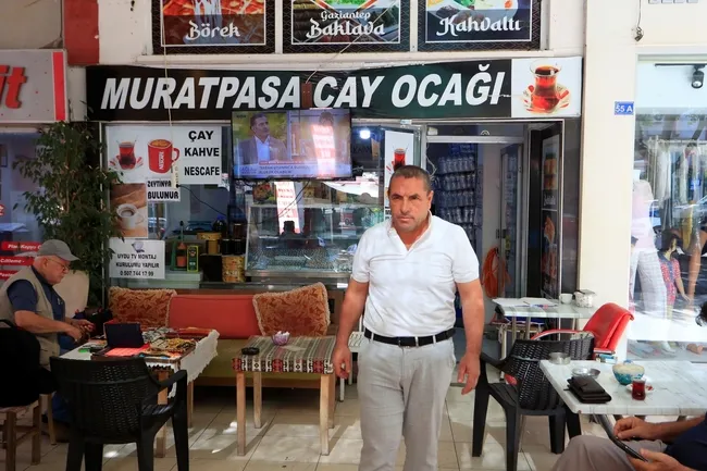 en-buyuk-hayali-ehliyet-sahibi-olmakti-48-yasinda-okuma-yazma-ogrenmeye-basladi-1761133769339.jpg En büyük hayali ehliyet sahibi olmaktı: 48 yaşında okuma-yazma öğrenmeye başladı!