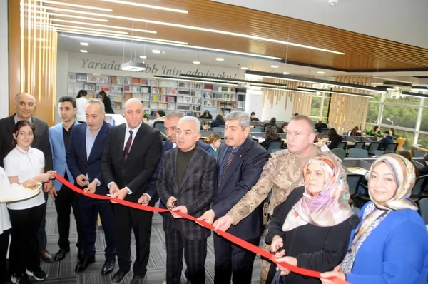ibb-sehit-polis-mustafa-erdogan-ortaokulunda-canakkale-sehitleri-anildi-sehit-adina-kutuphane-acildi-1711025224017.jpg