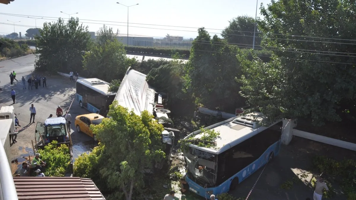 Manisa’da TIR faciası: 1 ölü, 2 yaralı
