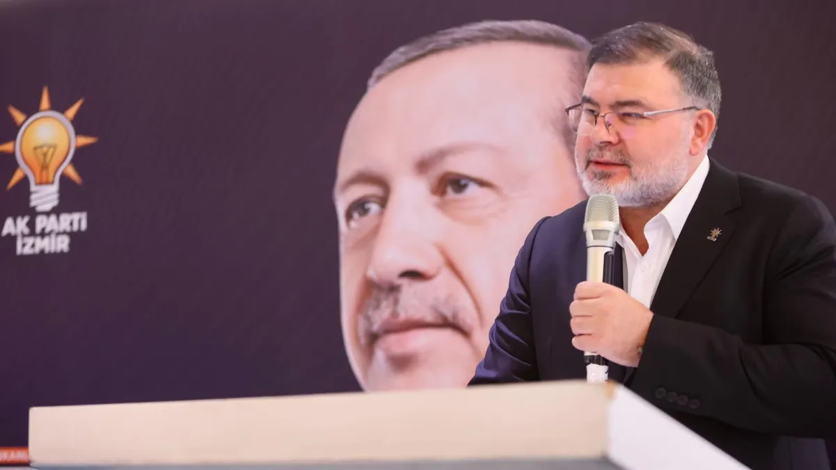 AK Parti İzmir İl Başkanı Bilal Saygılı'nın parti teşkilatından isimlerle bir araya geldiği toplantıdan bir kare.