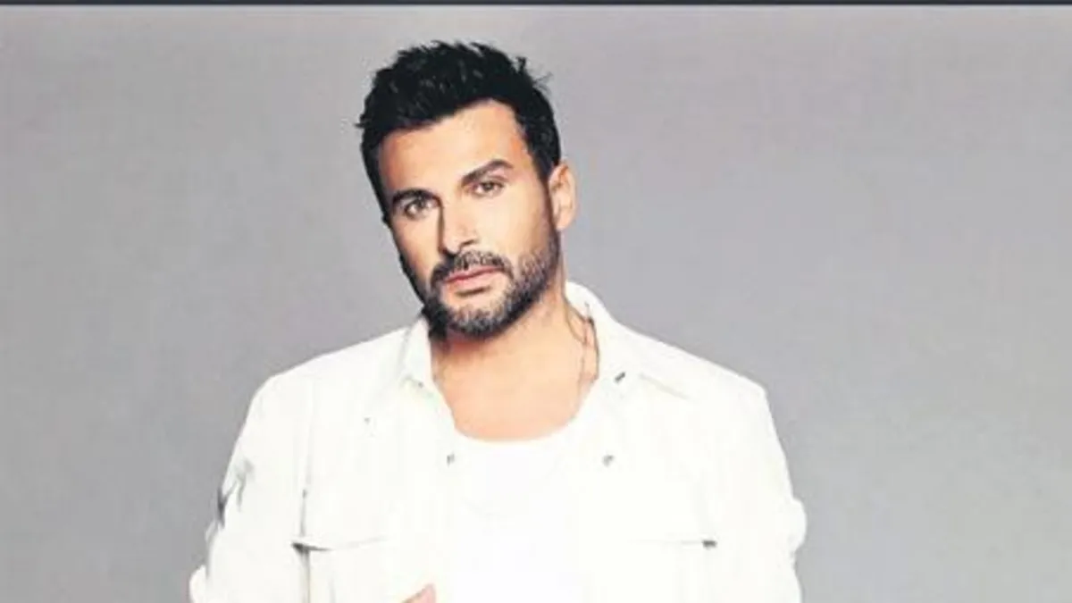 30 yıllık müzik yolculuğuna özel kutlama 30 yıllık müzik yolculuğuna özel kutlama
