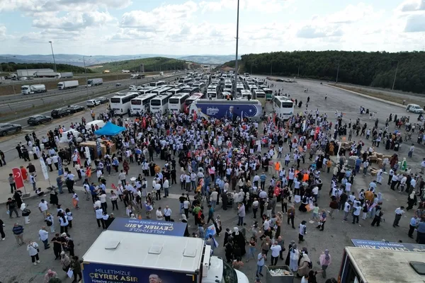 300-otobusluk-ak-parti-konvoyu-yola-cikti-istanbul-teskilatindan-ankaraya-15-bin-kisilik-cikarma-1786702725821.jpg 300 otobüslük AK Parti konvoyu yola çıktı! İstanbul teşkilatından Ankara'ya 15 bin kişilik çıkarma