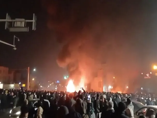 SON DAKİKA | ABD Başkanı Trump duyurdu: İranlılara yardım yolda