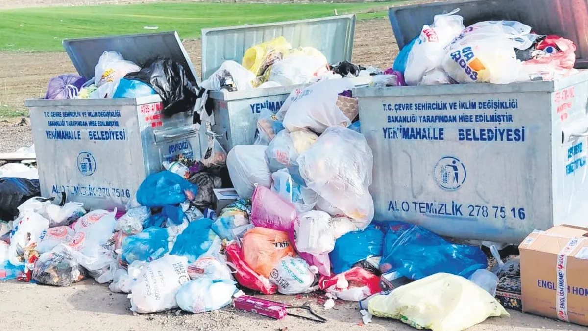 CHP’li belediyeye çöp ve çamur tepkisi CHP’li belediyeye çöp ve çamur tepkisi