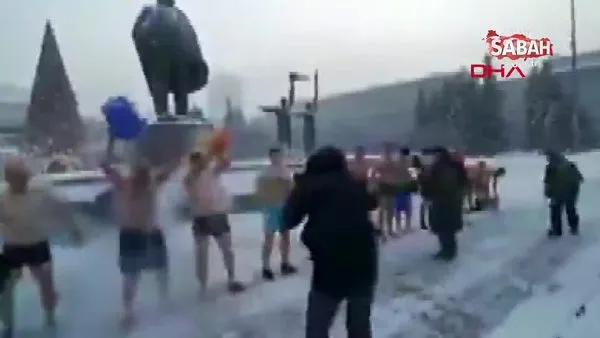 Rusya'da eksi 35 derece soğukta görenleri şaşırtan koşu keyfi | Video