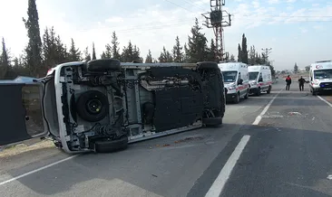 Kilis'te hafif ticari araç ile otomobil çarpıştı: 4 kişi yaralandı! #kilis