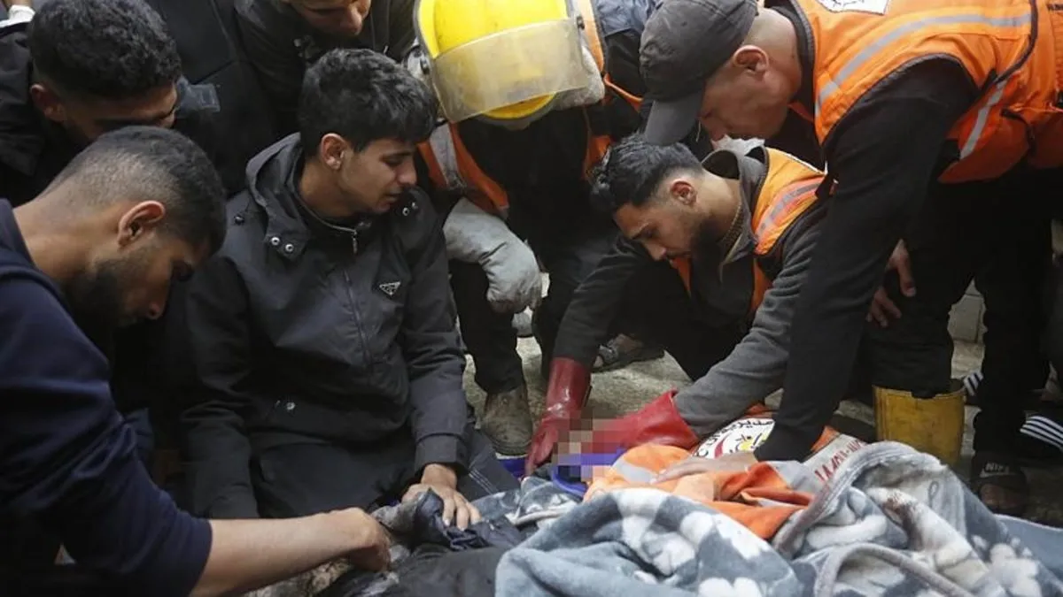 Katil İsrail mülteci kampına saldırdı: 6 ölü, çok sayıda yaralı Katil İsrail mülteci kampına saldırdı: 6 ölü, çok sayıda yaralı
