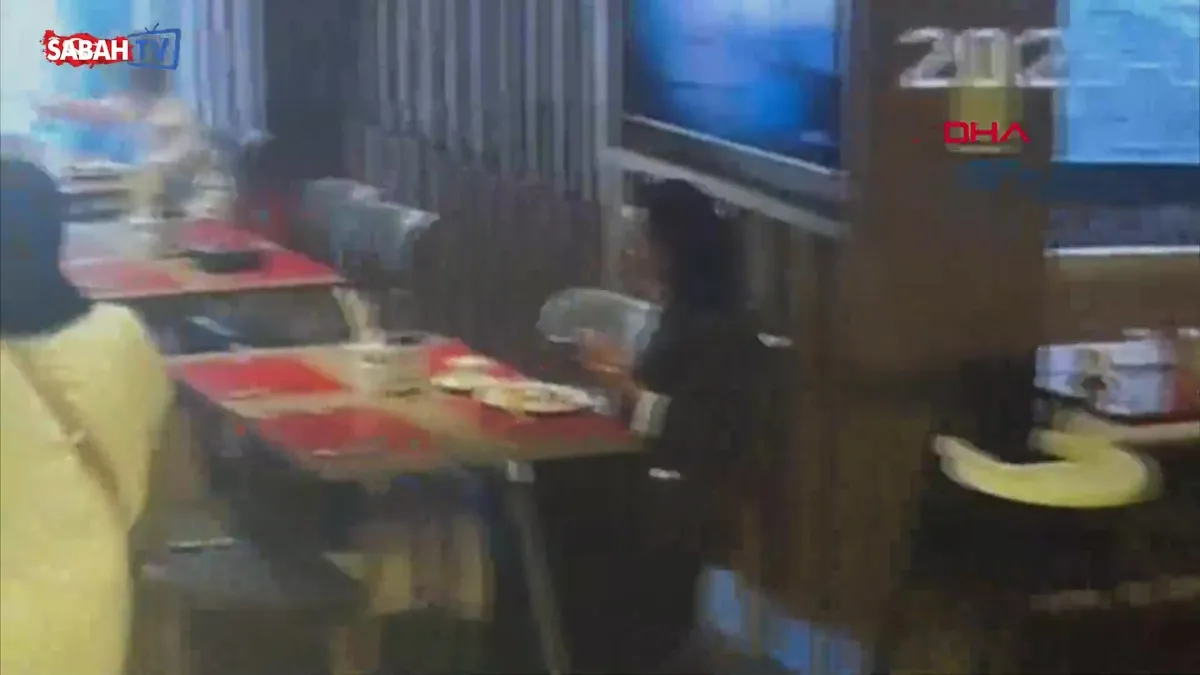 Otel restoranlarında turistlerin çantalarını böyle çaldılar! | Video videosunu izle Otel restoranlarında turistlerin çantalarını böyle çaldılar! | Video videosunu izle
