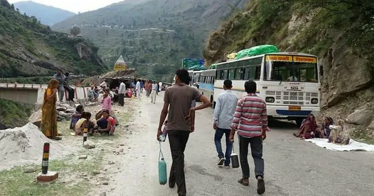 Hindistan’da otobüs kazası: 13 ölü