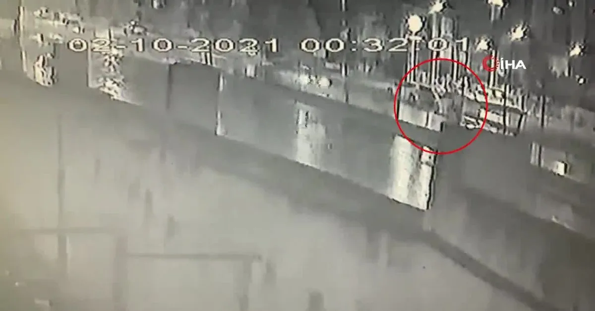 istanbul gaziosmanpasa da 3 kisinin oldugu feci kaza kamerada videosunu izle son dakika haberleri