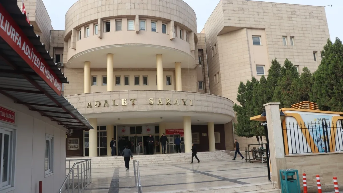 Avukata yönelik saldırının şüphelileri adliyeye sevk edildi Avukata yönelik saldırının şüphelileri adliyeye sevk edildi