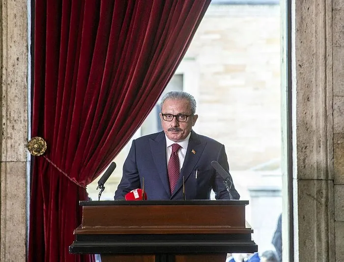 gazi-meclis-100-yili-geride-birakti-devl...jpg&mw=700