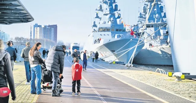 Hollanda’da TCG Anadolu heyecanı