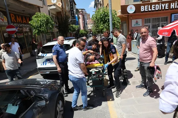 nevsehirde-yol-verme-kavgasi-kanli-bitti-cenaze-cikisi-silahlar-cekildi-yoldan-gecen-vatandas-kursunlarin-hede-1780317868647.jpg