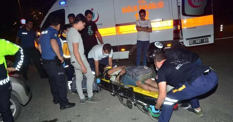 Antalya’da feci kaza! Motosiklet yayaya çarptı: Yaralılar var