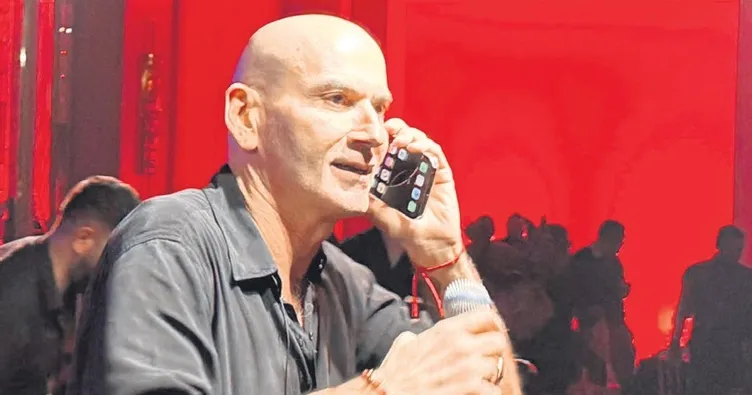 Eşinin yeni yılını sahnede kutladı!