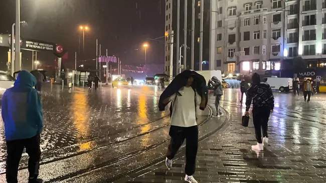 son-dakika-meteoroloji-istanbul-dahil-8-il-icin-alarm-verdi-yeni-saganak-dalgasi-geliyor-o-gune-ve-saate-dikka-1761466502347.jpg SON DAKİKA… Meteoroloji İstanbul dahil 8 il için alarm verdi! Yeni sağanak dalgası geliyor: O güne ve saate dikkat!