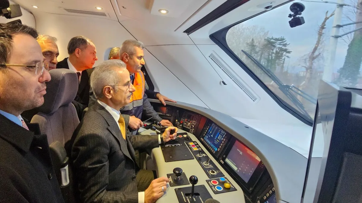 Bakan Uraloğlu açıkladı: Türkiye’nin ilk hızlı treninden yeni hız rekoru Bakan Uraloğlu açıkladı: Türkiye’nin ilk hızlı treninden yeni hız rekoru