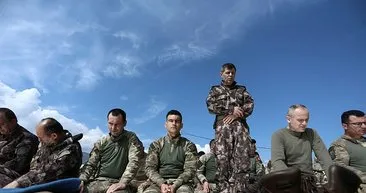 Mehmetçik Afrin’de cephede Cuma namazını kıldı