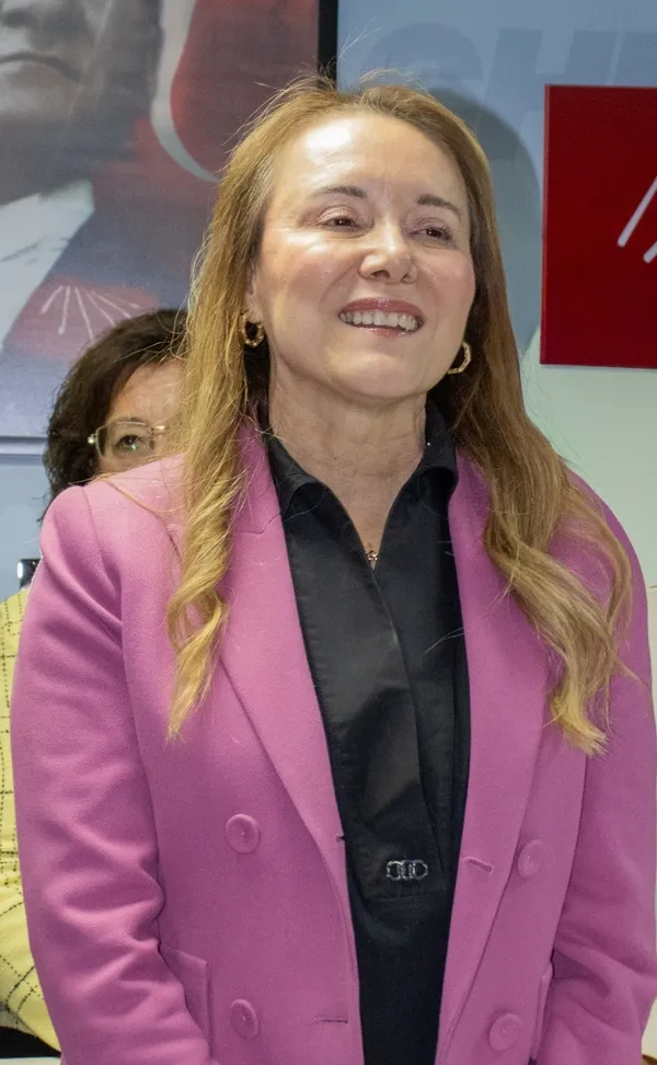 izmirde-istifa-depremi-once-buyuksehir-ardindan-da-konak-belediyesi-1783082177251.jpeg