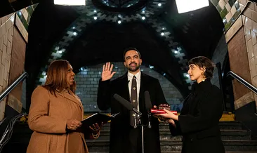 New York’ta tarihi an: Kur’an üzerine yemin ederek göreve başladı