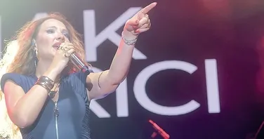 Irmak Arıcı’dan yapay zekâ çıkışı: ‘Kendi bacağımıza sıkıyoruz’