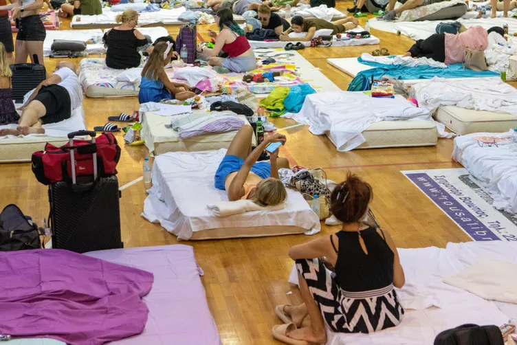 Yunanistan’da yangın kontrolden çıktı: Tahliyeler sürüyor! Daha da kötüleşebilir uyarısı...