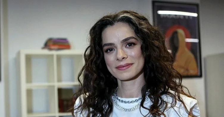 Özge Özpirinçci o sorulara sinirlendi! Özge Özpirinçci kimdir, kaç yaşında ve nereli?