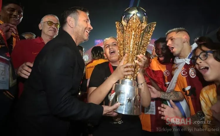 Galatasaray’ın şampiyonluk kutlamasına katılan Simge Sağın’a Bendeniz’den tepki! Rezil Beşiktaşlı