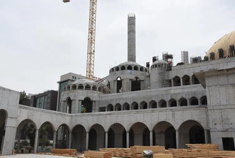 İzmir’deki 15 bin kişilik caminin inşaatı neredeyse bitti